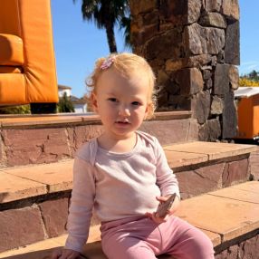 Camila, Familia en Girona