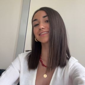 Tania, Niñera o canguro en Lora del Río