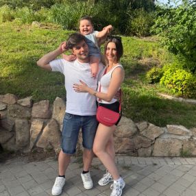 Laura, Familia en Madrid