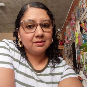 Mayra, Niñera o canguro en Ortuella