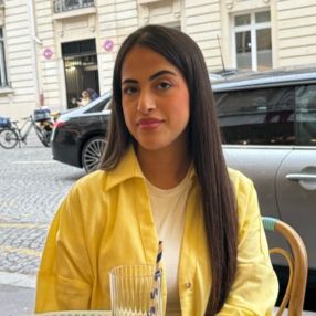 Meryem, Babysitter in Montcada