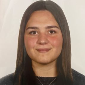 Paula, Babysitter in Bigues i Riells