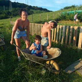 Saray, Family in Baracaldo