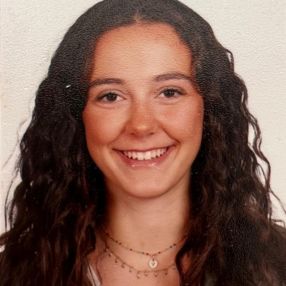 Violeta, Babysitter in Zaratán