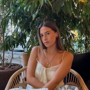 Alba, Babysitter in Palau-solità i Plegamans