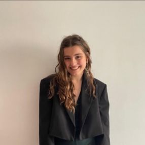 Amaia, Babysitter in Barañáin