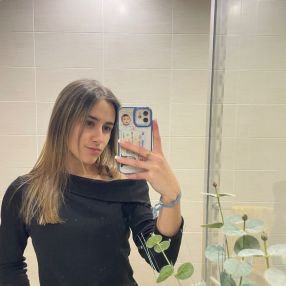 Sara, Babysitter in A Guarda