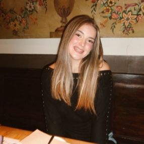Laura, Niñera o canguro en Loeches