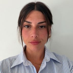 Ariadna, Niñera o canguro en Costitx