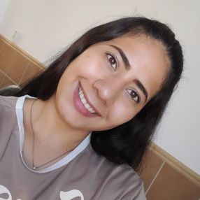 Yoselin, Niñera o canguro en El Ejido