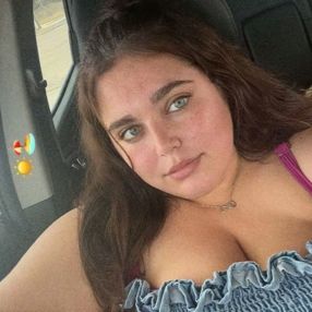Oliva, Babysitter in Salteras