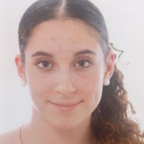 Júlia, Babysitter in Palau-solità i Plegamans