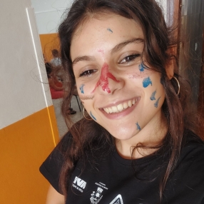 Nicole, Niñera o canguro en Redondela