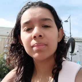 Yobanna Isabel, Niñera o canguro en San Luis de Sabinillas