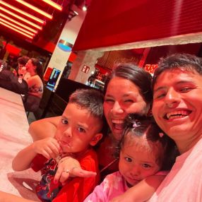 Nicole, Familia en Lérida