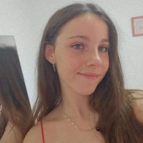 Lorena, Niñera o canguro en Paradas