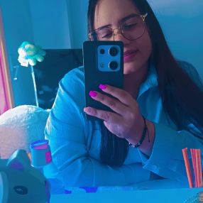 Andreina, Babysitter in O Milladoiro