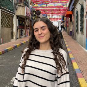 Violeta, Niñera o canguro en El Cabezo