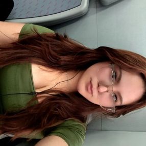Alexa Nicole, Niñera o canguro en Navalafuente