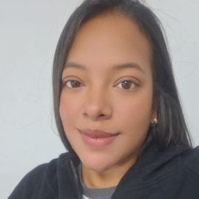 Daniela, Niñera o canguro en Navàs