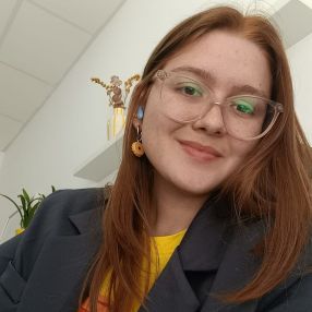 Cinthia, Niñera o canguro en Mérida