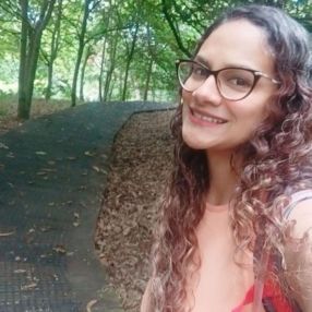 Lizbeth Andrea, Niñera o canguro en perillo