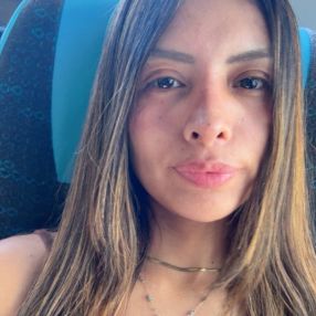 Alison, Niñera o canguro en La Bañeza