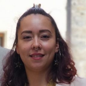 Manuela, Niñera o canguro en Alegría