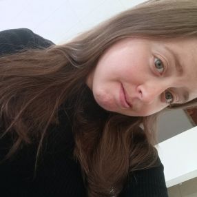 Laura, Niñera o canguro en La Bañeza