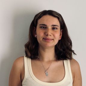 Ariana, Niñera o canguro en Llagostera