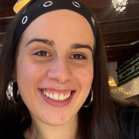 Alba, Babysitter in Barreda