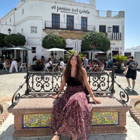 Alba María, Babysitter in La Roda