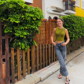 Alexandra, Babysitter in Museros