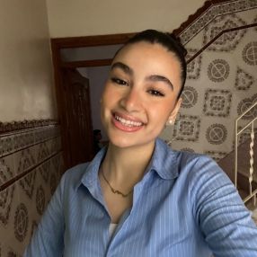 MARWA, Niñera o canguro en Echévarri