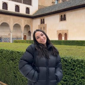 Carla, Niñera o canguro en Sarria