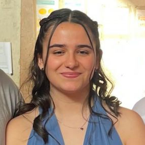 Silvia, Niñera o canguro en Villanueva de la Torre