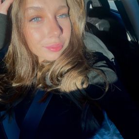 Jana, Babysitter in Bigues i Riells