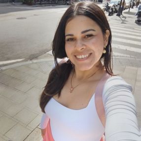 Nayibeth Elisa, Niñera o canguro en Gijón