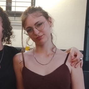 Abril, Babysitter in Montgat