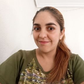 Elizabeth, Niñera o canguro en Méntrida