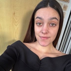 Laura, Babysitter in Urduliz