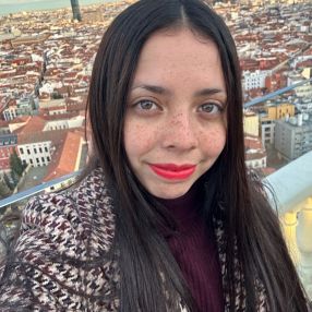 Isabel delgado, Niñera o canguro en Majadahonda