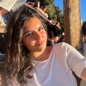 Noa, Niñera o canguro en taco