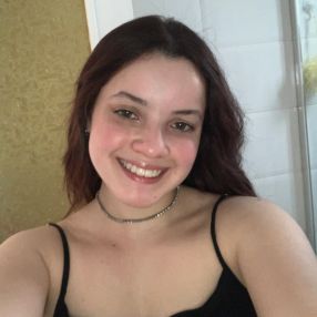 Lívia, Niñera o canguro en Xirivella