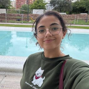 Ana María, Niñera o canguro en Dolores