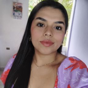 Karen, Niñera o canguro en Ledesma