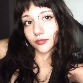 Leonor, Niñera o canguro en Camargo