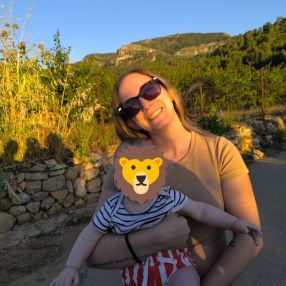 Beatriz, Family in Manises