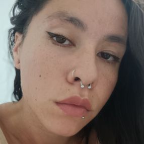 Azul, Niñera o canguro en Pego