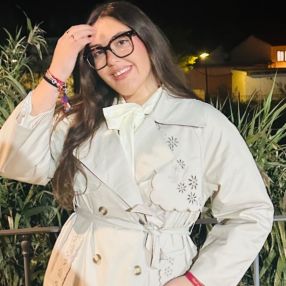 Gloria, Niñera o canguro en Puente Genil